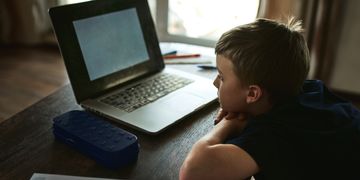 МОН створило всеукраїнський онлайн-розклад для учнів під час воєнного стану