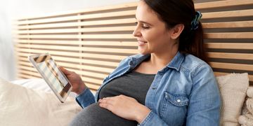 Про права та безоплатні послуги: в Україні запустили чатбот для вагітних жінок «Буду мамою»