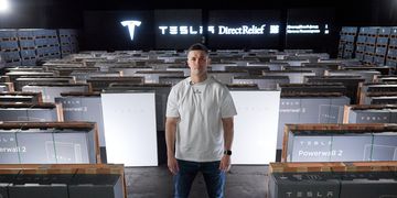 Потужні повербанки для критичної та соціальної інфраструктури: Україна отримала 508 нових Tesla Powerwall