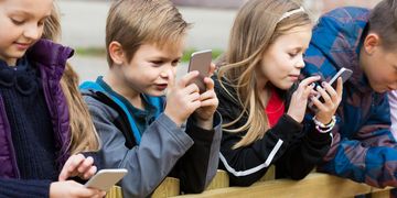 Мінцифри проводить опитування серед батьків про захист дітей і підлітків в Інтернеті