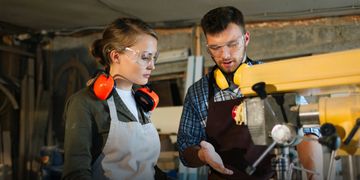 Опановуйте нові професії разом з Дія.Освіта: запускаємо два серіали про конструктора меблів та оператора верстатів