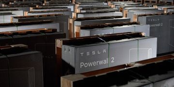 Резервне живлення під час знеструмлень: прифронтові області отримали більш ніж 300 Tesla Powerwall