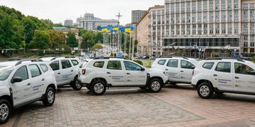 Доступні сервіси для кожного: деокуповані та постраждалі громади отримали авто та обладнання для надання держпослуг