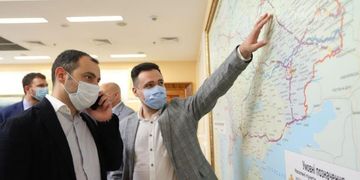 Уздовж нових доріг потрібно прокладати лінії зв'язку