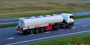 Зображення новини Добірка послуг для тих, хто планує перевезення небезпечних вантажів,— на Гіді