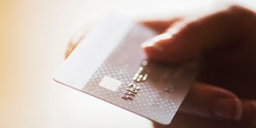 Сьогодні ФОП та наймані працівники отримали перші карантинні виплати — Мінцифра