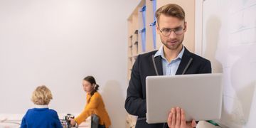 IT-фахівці зможуть викладати у школах: як це працюватиме Положення про педагогічну інтернатуру — затверджено