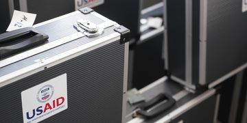 ЦНАПи Херсонщини отримали мобільні кейси з планшетами, сканерами та іншою технікою