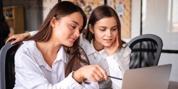 Як допомогти молоді стати рушієм позитивних змін у країні: дивіться новий серіал на Дія.Освіта «Молодіжна робота: від теорії до практики»