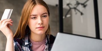 Як правильно отримати кредит, захиститися від шахраїв та грамотно керувати фінансами: дивіться новий серіал на платформі Дія.Освіта