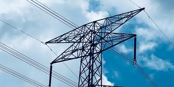 Якісний зв’язок на автошляхах і в селах — Президент підписав закон для пришвидшення будівництва мереж