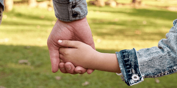 Щоб у кожної дитини були батьки: українці отримали 1400+ консультацій щодо усиновлення на порталі Дія