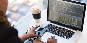 Projector Institute за підтримки Мінцифри та Дія.Бізнес запускає фонд для навчання 5000 жінок-переселенок