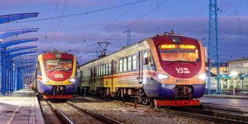 Послуги з перевезення залізницею та авіатранспортом на Гіді