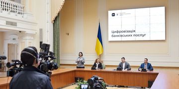 Михайло Федоров: «Понад 25 млн українців вже можуть користуватись послугами банків за допомогою цифрових документів»