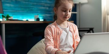 Мінцифра і Мінзмін опублікували уроки для школярів і онлайн-курс для батьків про приватність дітей в Інтернеті