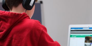 ЄС підтримує Мінцифру та МОН в оновленні курсу інформатики: 50 закладів освіти відібрано для пілотного проєкту