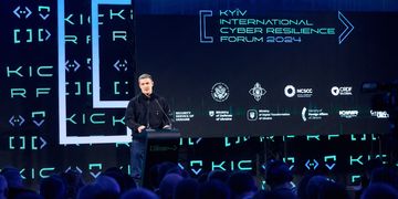 Михайло Федоров на Міжнародному форумі з кібербезпеки: «Зараз триває перша у світі кібервійна»