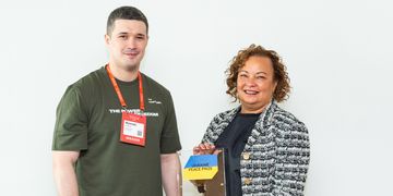 Мінцифра вручила «Відзнаку миру» компанії Apple