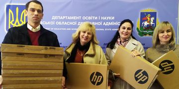 Зображення новини 5 областей отримали перші ноутбуки в межах проєкту «Ноутбук кожному вчителю»