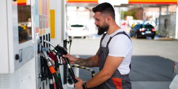 Дізнайтеся все про роботу на АЗК: новий серіал на Дія.Освіта