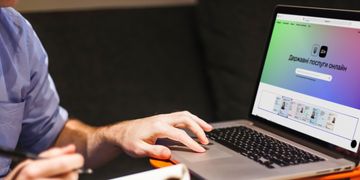 Українці з паспортами-книжечками зможуть змінити місце проживання онлайн — Уряд схвалив постанову