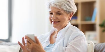 Мінцифра та COOP Україна дадуть відповіді на запитання щодо користування цифровими послугами в Дії людям похилого віку