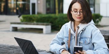 Як стати таргетологом чи мобільним фотографом: дивіться освітні серіали про актуальні професії від Мінцифри та Bazilik