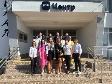 Зображення новини Розвиваємо мережу модернізованих ЦНАПів: на Тернопільщині та Закарпатті відкрили Дія.Центри
