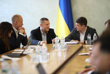 Зображення новини Розпочато співробітництво задля впровадження SmartID, цифрових прав водія та студентських квитків