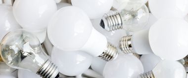 Зображення новини Встигніть обміняти старі лампи розжарювання на енергоощадні: відтепер подати заяву на порталі Дія можуть ОСББ та соціальні установи