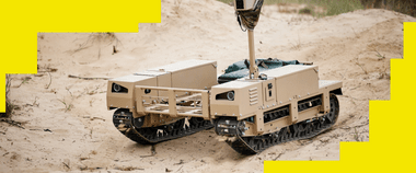 Зображення новини Евакуює поранених, доставляє міни та навіть відбуксовує техніку — про робота TerMIT у новому випуску Warchangers