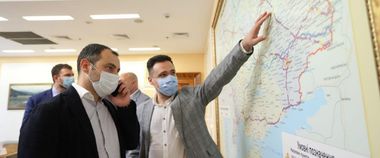 Зображення новини Уздовж нових доріг потрібно прокладати лінії зв'язку