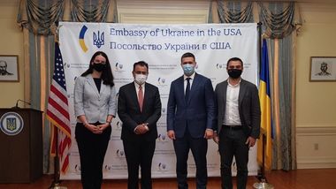 Співпраця Мінцифри та Google: Михайло Федоров зустрівся із віцепрезидентом Google Караном Бхатія