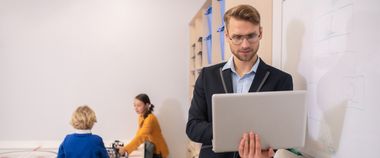 IT-фахівці зможуть викладати у школах: як це працюватиме Положення про педагогічну інтернатуру — затверджено