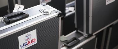 ЦНАПи Херсонщини отримали мобільні кейси з планшетами, сканерами та іншою технікою