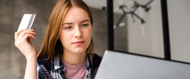 Зображення новини Як правильно отримати кредит, захиститися від шахраїв та грамотно керувати фінансами: дивіться новий серіал на платформі Дія.Освіта