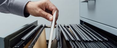 Зображення новини Замість тонн паперу та довгих пошуків: в Україні запрацюють електронні архіви