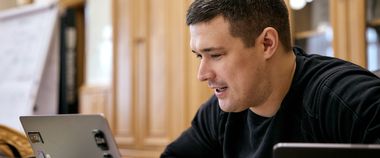 Зображення новини Михайло Федоров: Уже 273 тисячі ФОПів подалися на матеріальну допомогу через Дію