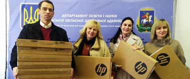 Зображення новини 5 областей отримали перші ноутбуки в межах проєкту «Ноутбук кожному вчителю»
