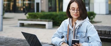 Як стати таргетологом чи мобільним фотографом: дивіться освітні серіали про актуальні професії від Мінцифри та Bazilik